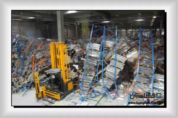 برخورد لیفتراک با قفسه بندی انبار