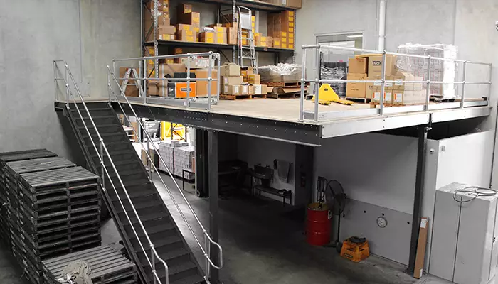 قفسه بندی نیم طبقه پیش ساخته انبار کوچک