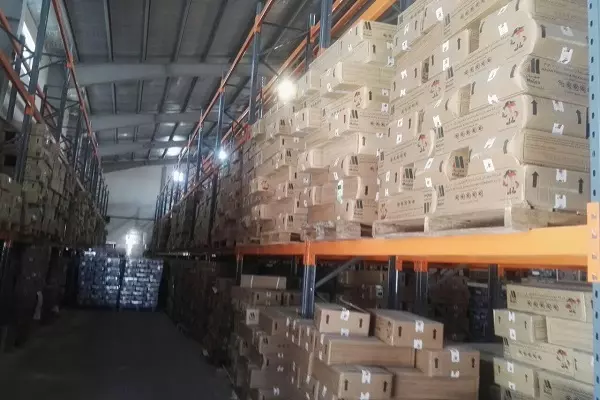 نمای یک انبار محصولات کارخانه