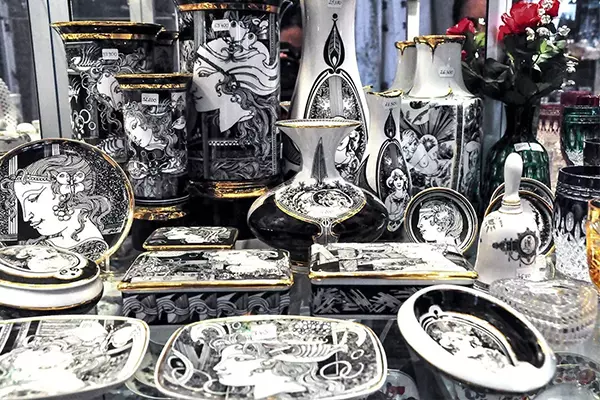 قفسه بندی چینی و بلور