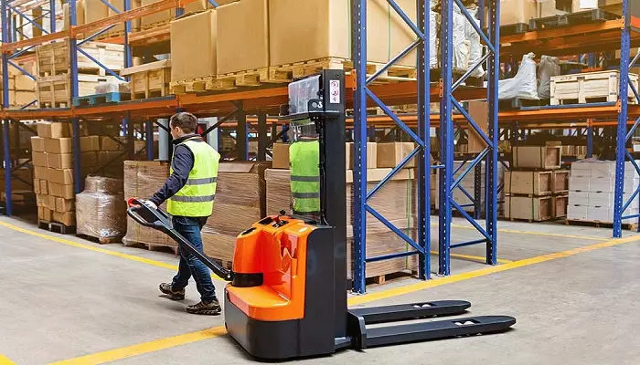 لیفتراک از روش های جابه جایی کالا در انبار