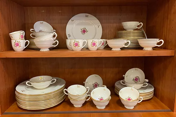 قفسه بندی چینی و بلور